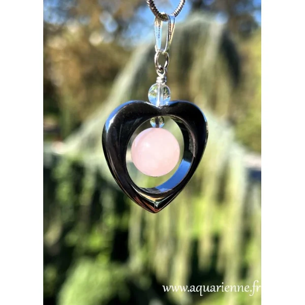 "Tendresse", un pendentif à offrir ou à s'offrir pour ancrer l'amour dans votre quotidien. Bijou Création en nombre limité.