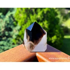 Pointe quartz à fantôme Morion. Ce spécimen unique, repoli à la main, mesure 5,8 cm de haut pour 129g.