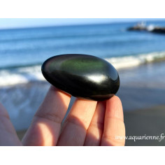 Obsidienne Œil Céleste : de l'ombre à la lumière. Galet obsidienne oeil céleste du Mexique de 65mm et 55g. Pièce unique.