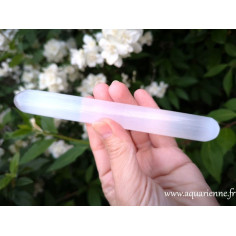 Sélénite du Maroc, baguette d'énergie de 16 cm aux bouts ronds. Purifier l'aura, harmoniser les énergies, apaiser les tensions.