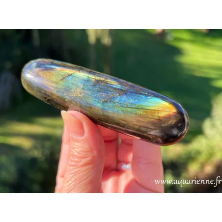 Labradorite de Madagascar, baguette d'énergie polie de 10 cm et 140g. Lithothérapie, réflexologie, méditation. Pièce unique.