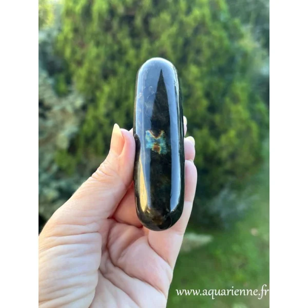 Baguette d'énergie en Labradorite, pierre protectrice, bouclier contre les influences indésirables. Pièce unique.