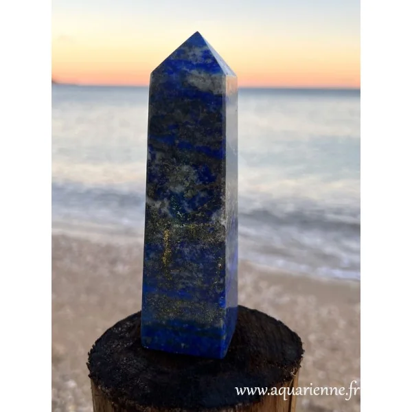 Lapis-lazuli d'Afghanistan, grand obélisque de 14 cm. Décoration intérieure, pour inviter les énergies positives chez vous.
