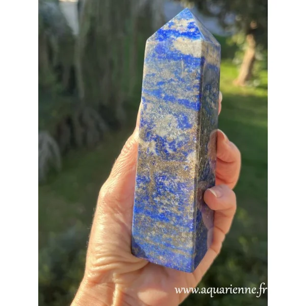 Réveillez votre souveraineté intérieure avec cet obélisque en lapis-lazuli, pierre des chakras du 3ème œil et de la gorge.