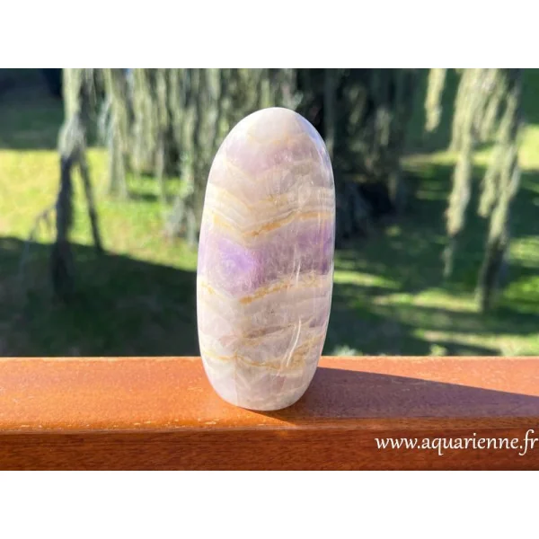 Forme libre Améthyste Chevron (14 cm – 563g) – Lithothérapie & Équilibre.