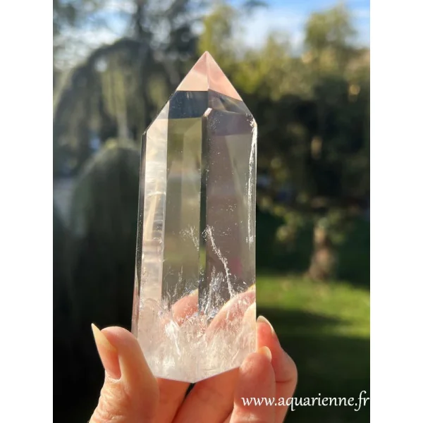 Maître guérisseur et puissant amplificateur, le Cristal de Roche purifie et équilibre les énergies. Pièce unique.