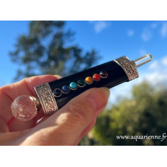 Baguette d'énergie sept chakras en Tourmaline noire de 12 cm de long. Purification aura, équilibrage chakras.