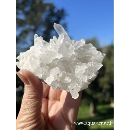 Cristal de roche de Madagascar, gerbe de cristaux sur leur roche-mère. Dynamise l'énergie dans toutes les directions.