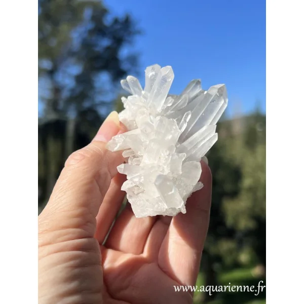 Le Cristal de Roche, aussi connu sous le nom de Quartz Clair, est une pierre aux propriétés exceptionnelles en lithothérapie.