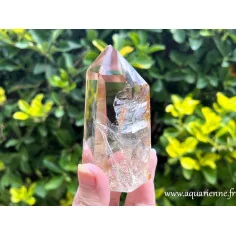 Cristal d’ancrage et de purification très efficace, le quartz fumé nettoie et dégage l’aura et les systèmes énergétiques.