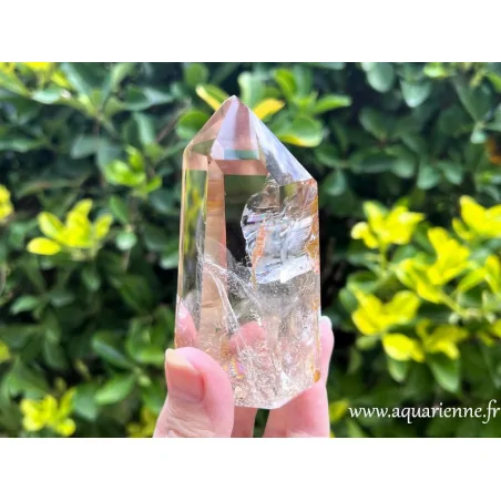 Cristal d’ancrage et de purification très efficace, le quartz fumé nettoie et dégage l’aura et les systèmes énergétiques.
