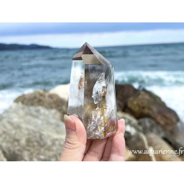 Quartz fumé à inclusions, pointe 9,8 cm - 354 g. Pierre d'ancrage et de protection. Pièce unique à offrir ou à s'offrir.
