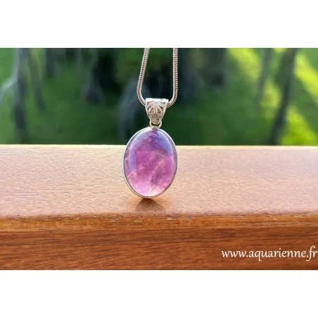 Pendentif argent 925 et Améthyste naturelle de 39 mm avec sa bélière finement ciselée. Pièce unique.