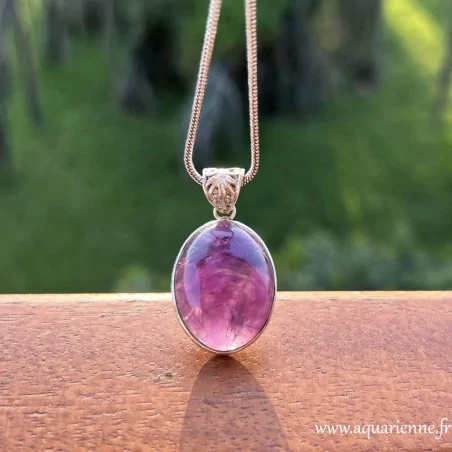 Argent 925 et Améthyste ovale pour ce pendentif. Favorise sérénité, intuition, sommeil réparateur. Pièce unique.