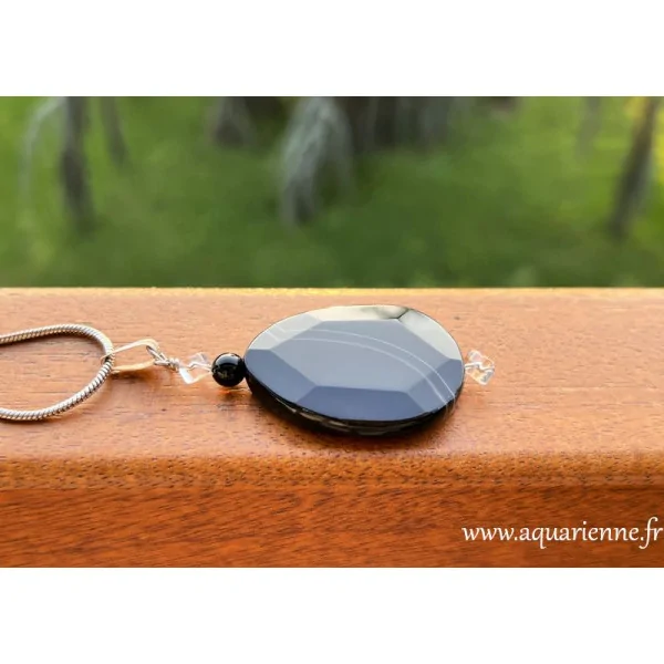 Pendentif lithothérapie – Onyx noir et cubes de Cristal de roche. Force intérieure et souveraineté.