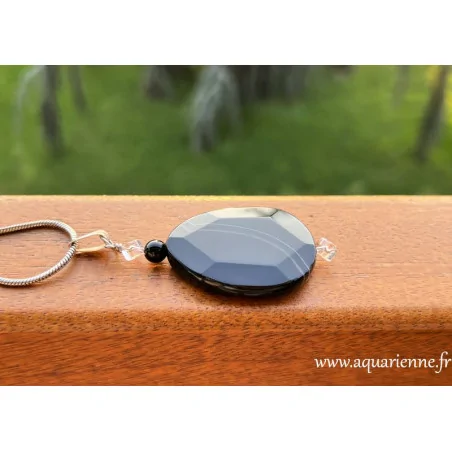 Pendentif lithothérapie – Onyx noir et cubes de Cristal de roche. Force intérieure et souveraineté.