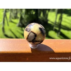 Septaria de Madagascar, sphère polie : 47mm - 149g. Pierre d'ancrage, de transformation et de joie retrouvée. Pièce unique.