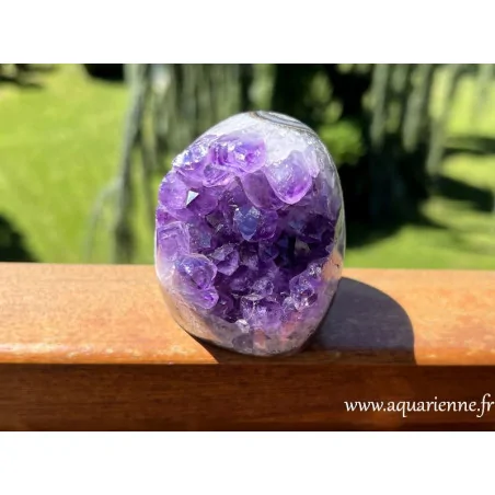 Géode d'Améthyste d'Uruguay : 67 mm de haut - 315g. Vibration violette pour élever vos énergies. Pièce unique.