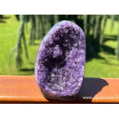 Géode d'Améthyste d'Uruguay : 98 mm de haut - 358g. Vibration violette pour élever vos énergies. Pièce unique.