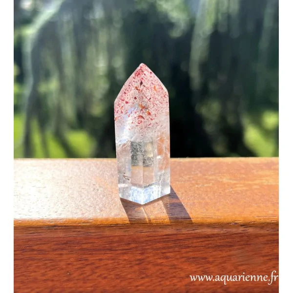 Pointe quartz à lépidocrocite de Madagascar de 49 mm. La lépidocrocite résonne avec le chakra du coeur : amour, empathie.