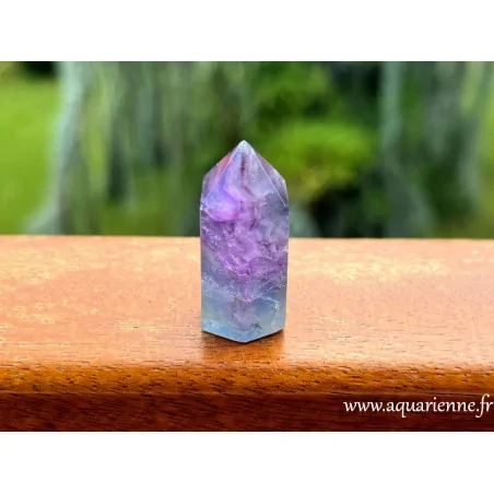 Pointe de fluorite arc-en-ciel : 35 mm - 18g. Pour clarifier les idées, structurer la pensée. Pièce unique.