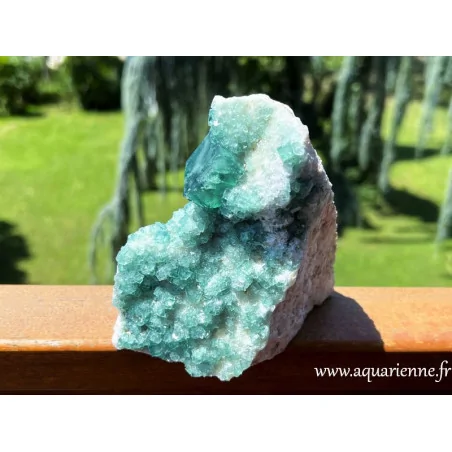 Lumineux bloc de fluorite verte de la carrière de Mandronarivo (Madagascar) pour enrichir votre collection de minéraux.