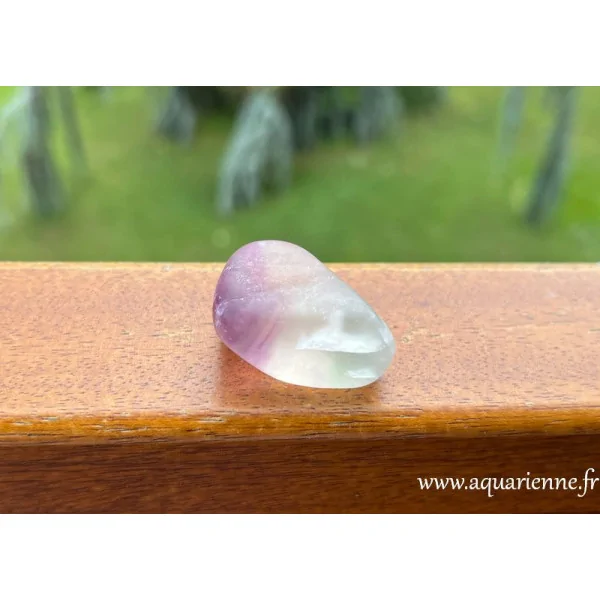 pierre roulée de fluorite arc-en-ciel, 36g. Fascinante par sa beauté et sa myriade de vertus bénéfiques. à acheter.