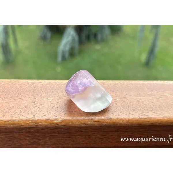 Fluorite arc-en-ciel, pierre roulée semi polie de 36 g et 34 mm à glisser dans votre poche. Pièce unique à s'offrir.