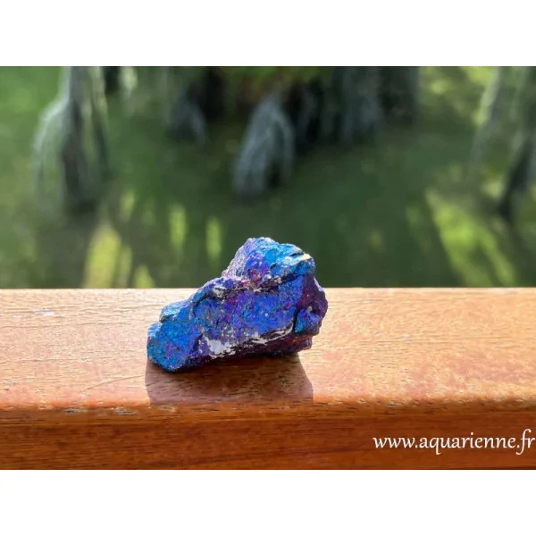 Admirez les irisations arc-en-ciel de cette chalcopyrite du Mexique de 65g, découvrez ses bienfaits en lithothérapie.
