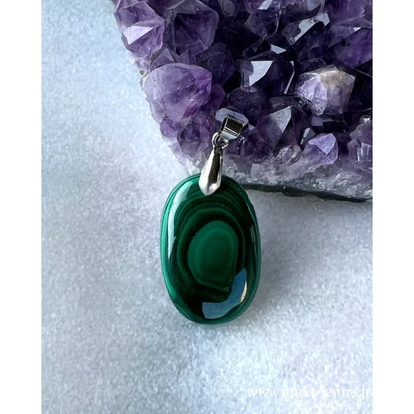 Admirez les motifs orbiculaires de ce pendentif en Malachite naturelle. Encourage les changements constructifs.