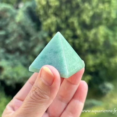 Pyramide lithothérapie Aventurine verte – Ambiance zen et renouveau.