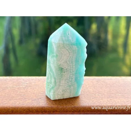 Pointe en Aragonite bleue vue de face – couleurs bleu turquoise. Apaisement, guérison émotionnelle. Pièce unique.