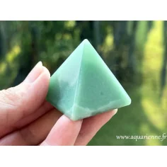 Aventurine verte du Brésil, pyramide de 40 mm de hauteur. Favorise optimisme, chance, énergies positives.