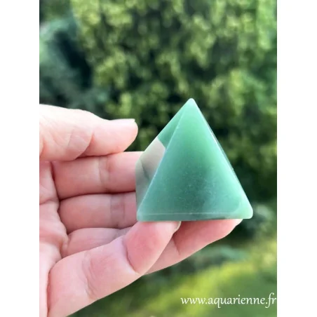 Découvrez les vertus de cette pyramide en Aventurine verte et comment oeuvrer avec pour favoriser chance et optimisme.