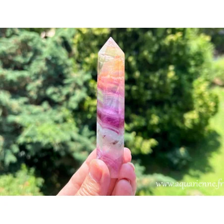 Fluorite Arc-en-Ciel qualité AA, pointe polie : 11 cm - 95 g. Pièce unique, idée cadeau à offrir ou à s'offrir.
