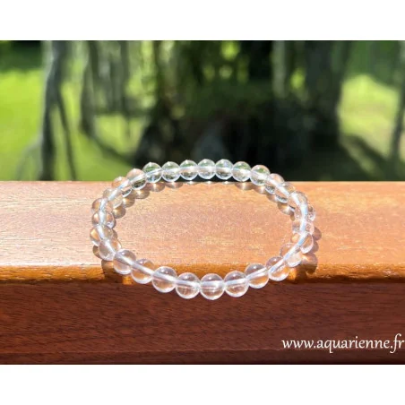 Vue d'ensemble du bracelet en Cristal de roche – perles rondes et lumière naturelle