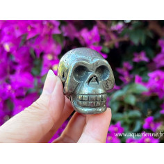 Crâne de cristal "Cyrus" en Pyrite, 50 mm – vue de face. Clarté, vitalité, alchimie intérieure. Pièce unique.